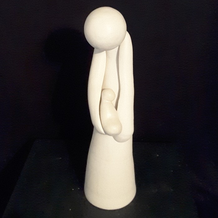 Sculpture en terre cuite. Titre: Les mains qui bercent - Faïence blanche - 39 x 11 cm